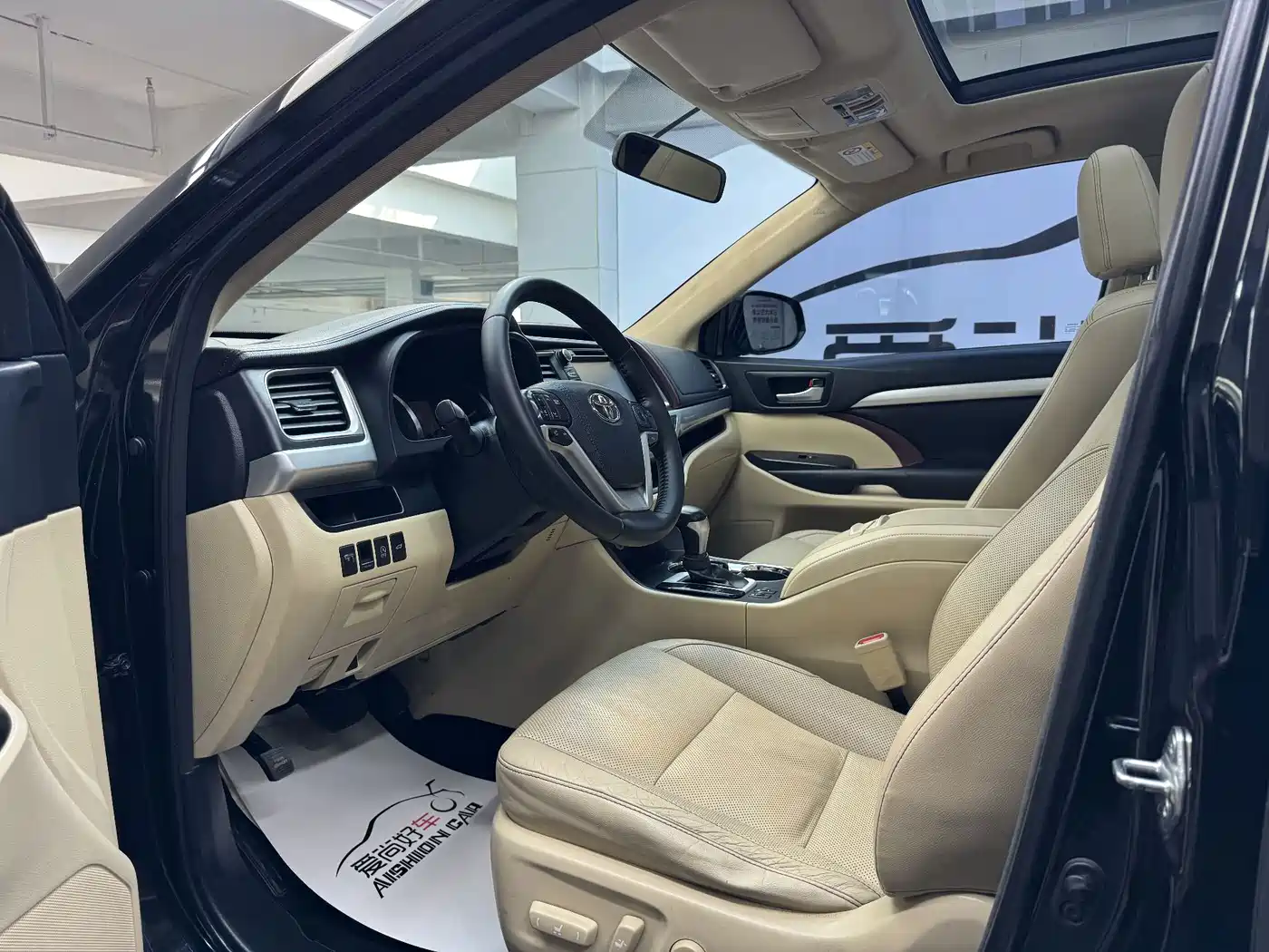 Photo 8 - Toyota Highlander