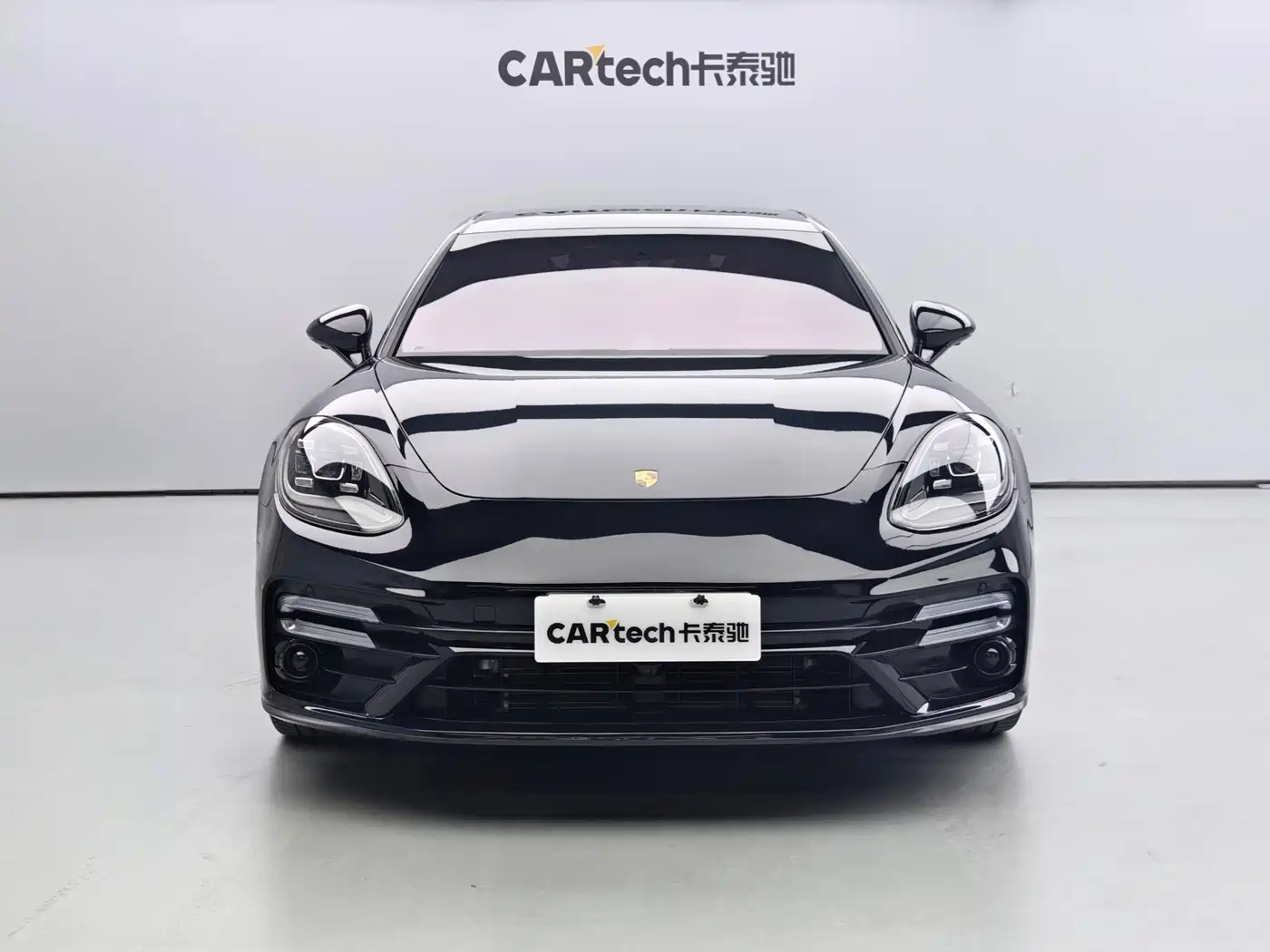 Фото 2 - Porsche Panamera