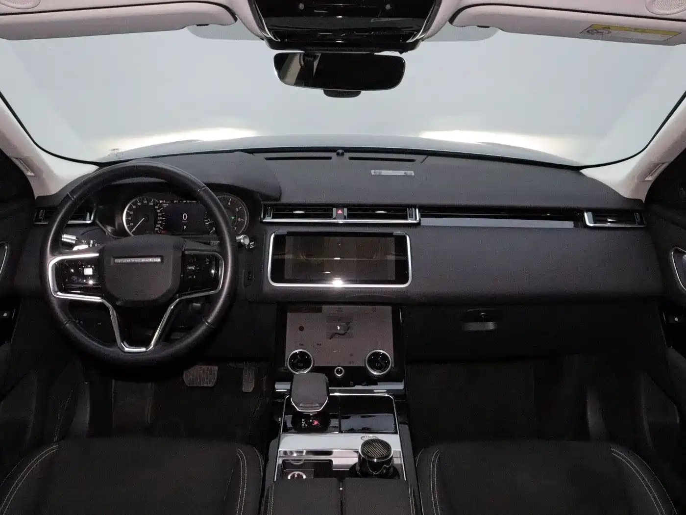 Photo 13 - Land Rover Range Rover Velar