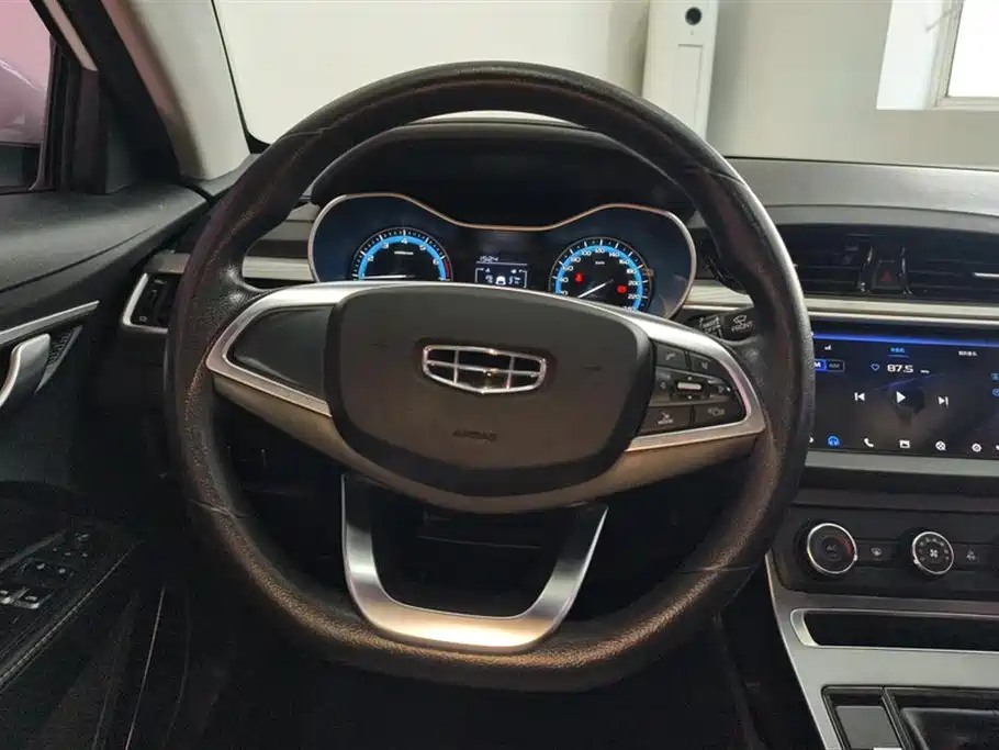 Фото 15 - Geely Emgrand