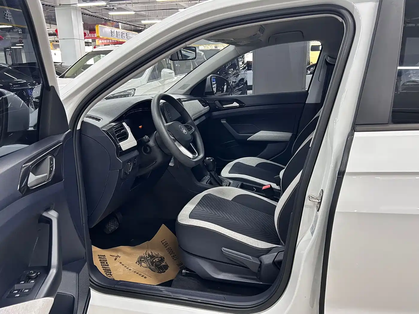 Volkswagen Tharu 2025 Model Rising Star 1.5L Advance Edition фото 9