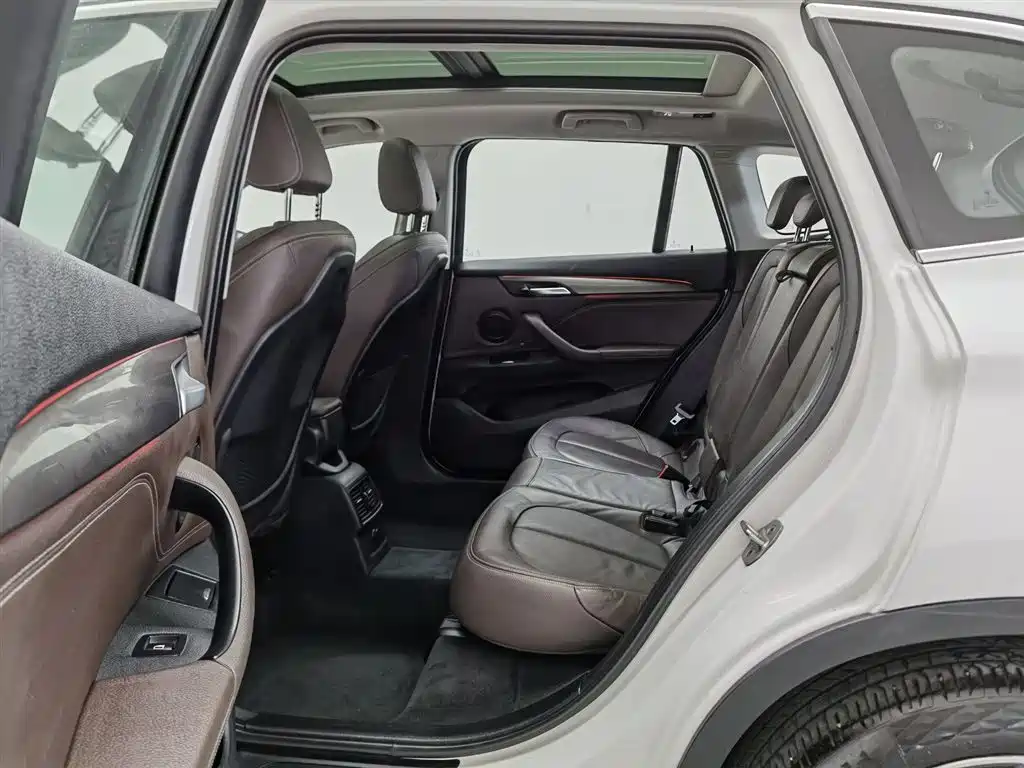 BMW X1 2018 xDrive20Li Premium Model фото 15