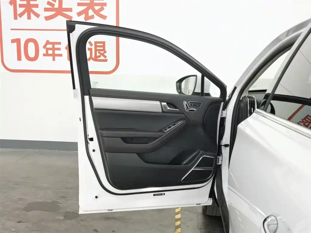 BYD Tang New Energy 2018 DM 2.0T AWD Smart Connection Enjoy Edition 7-Seater China V фото 8