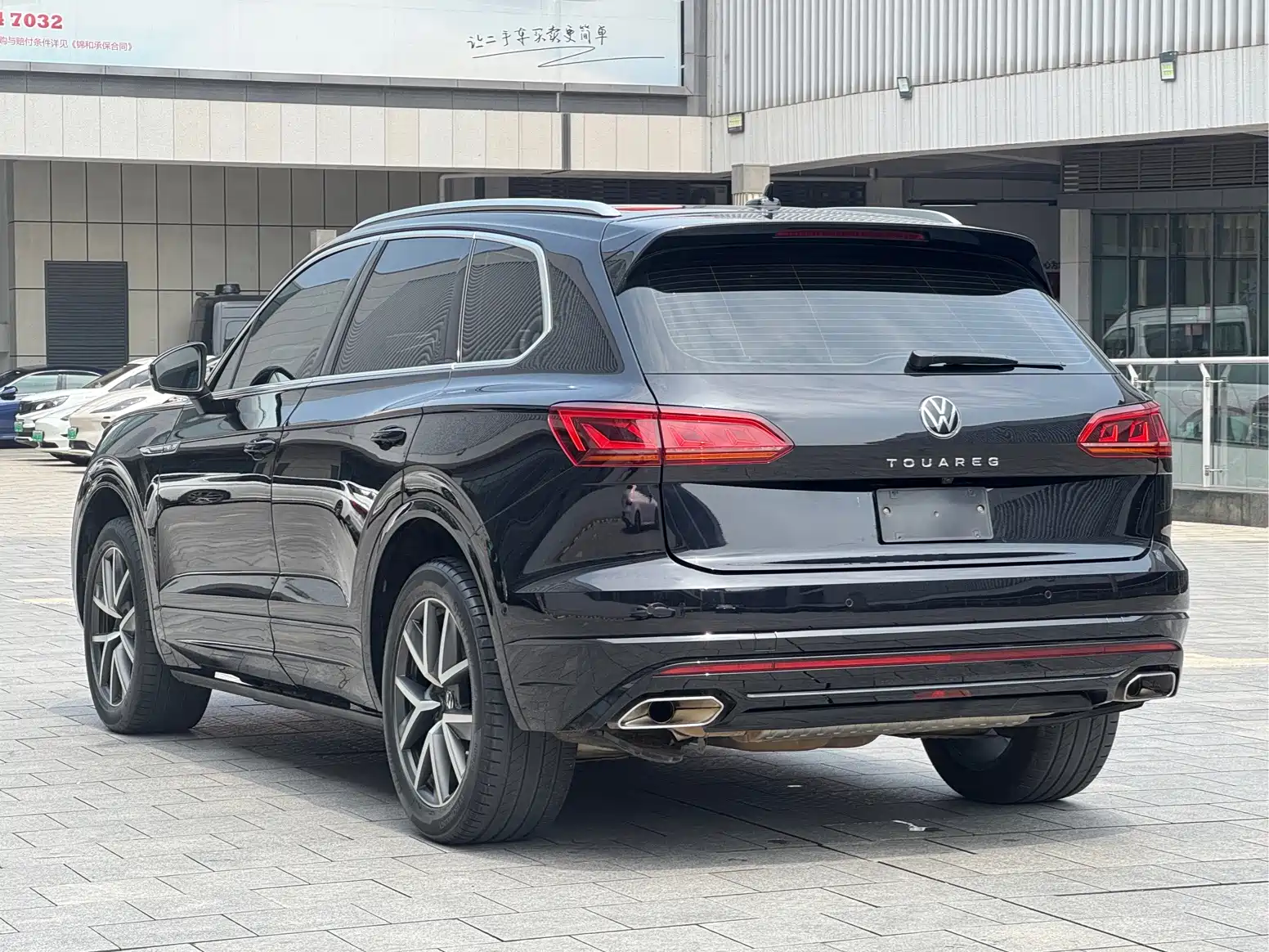 Фото 4 - Volkswagen Touareg