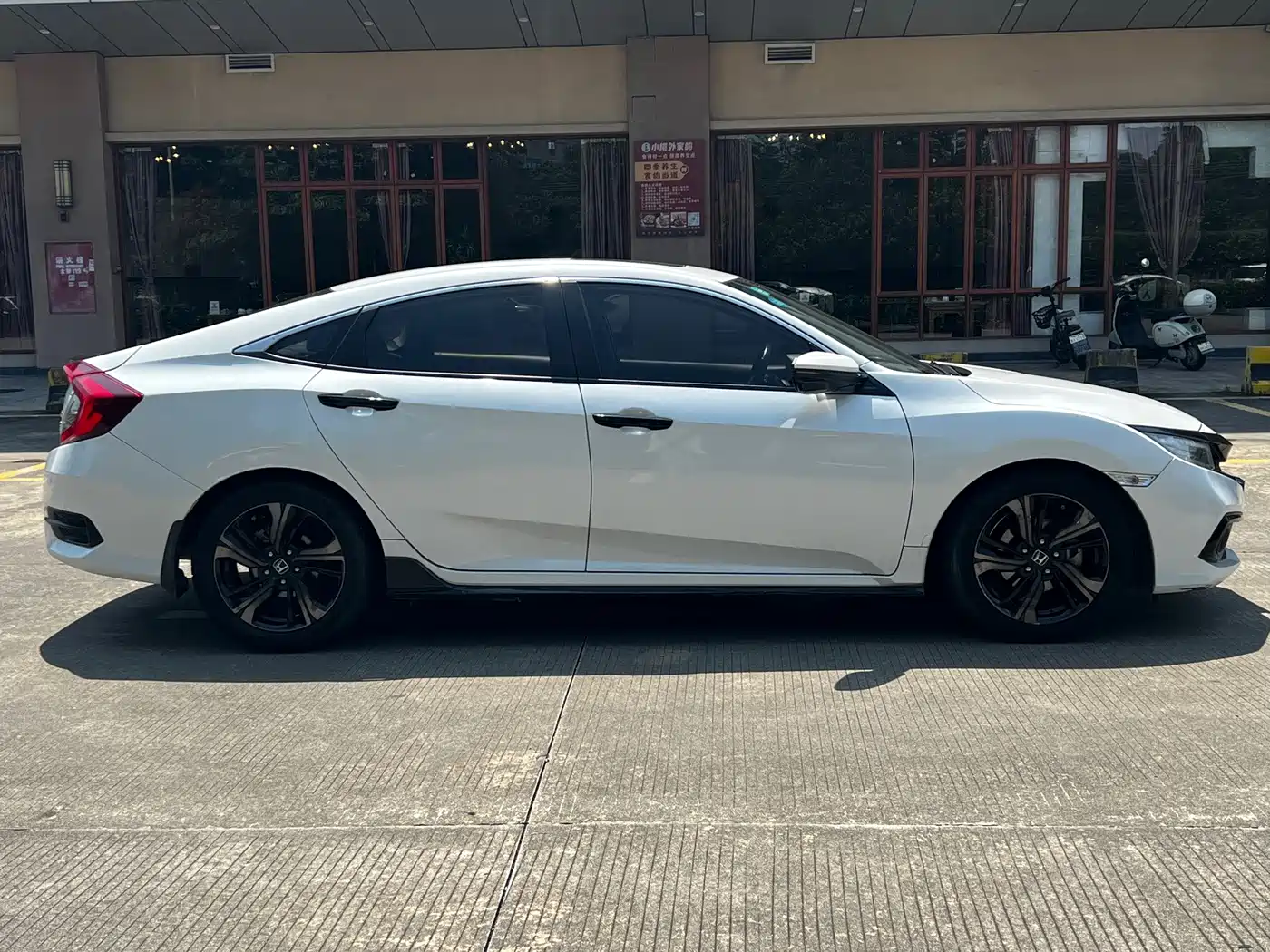 Фото 4 - Honda Civic