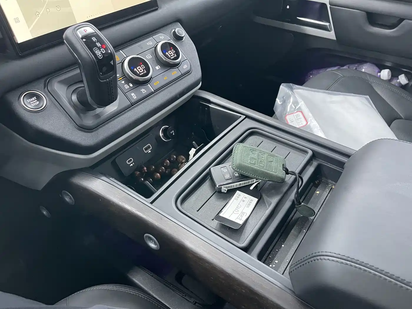 Фото 8 - Land Rover Defender