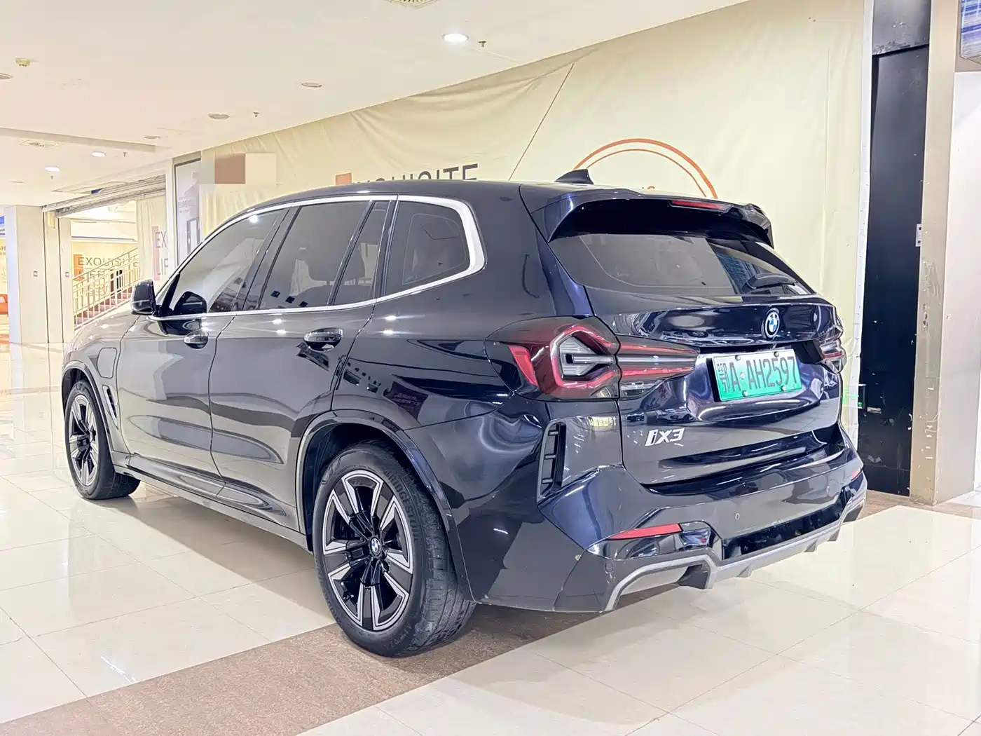 Photo 8 - BMW iX3
