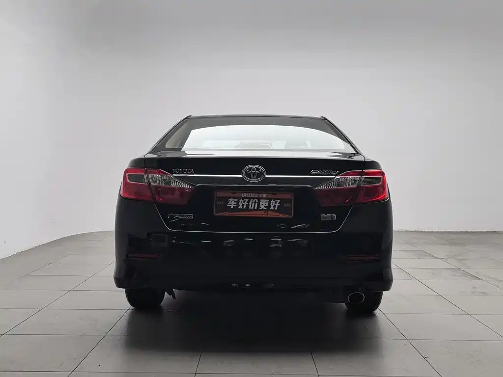 Фото 4 - Toyota Camry