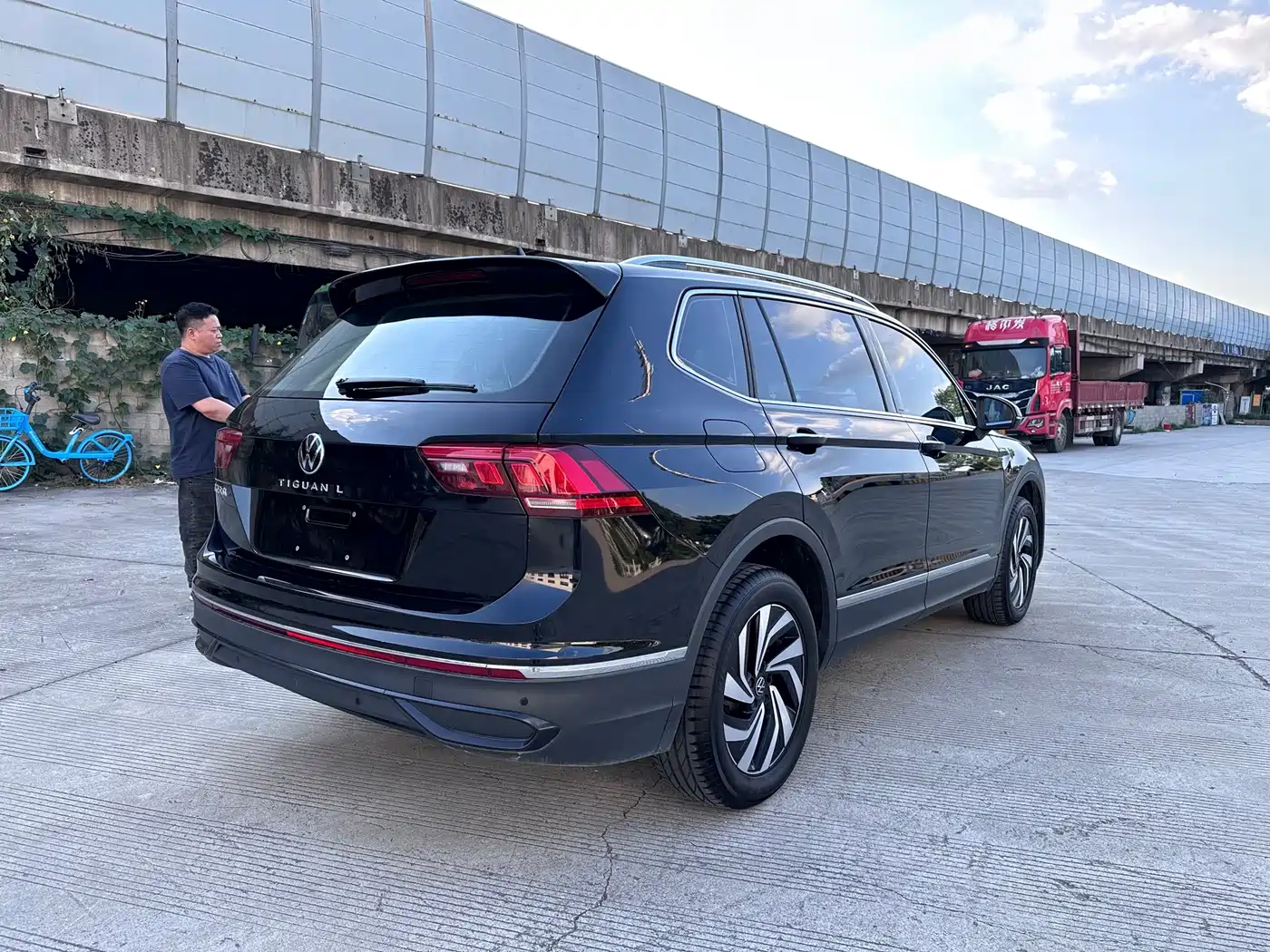 Volkswagen Tiguan L 2025 2025 Model 300TSI Auto 2WD Dragon Edition