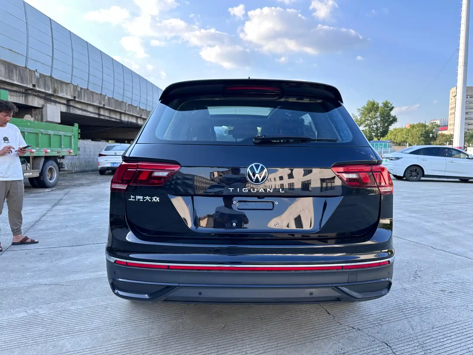 Фото 8 - Volkswagen Tiguan L