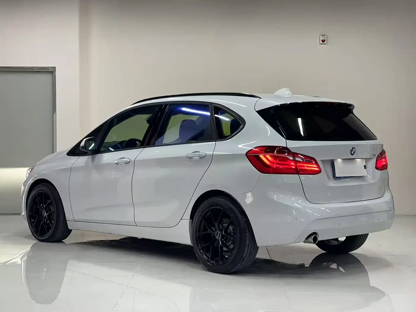 BMW 2 Series Touring 2018 218i Luxury Line фото 5