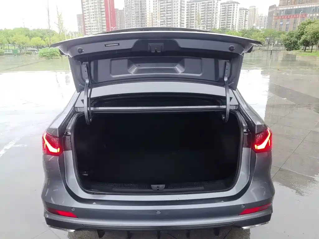 Roewe i5 2025 2023 1.5L CVT Luxury Edition