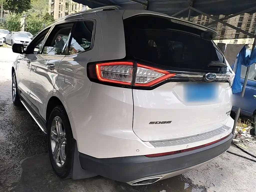 Photo 5 - Ford Edge