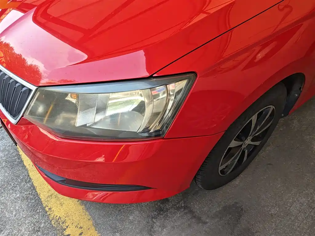 Škoda Fabia 2015 1.4L Automatic Advance Edition фото 15