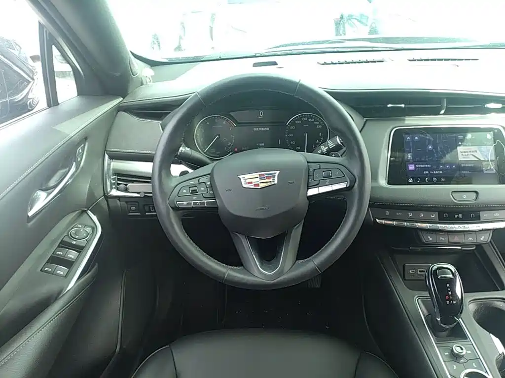 Cadillac XT4 2022 2022 28T FWD Luxury