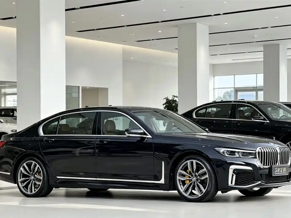 BMW 7 Series 2018 740Li xDrive Premium Type M Sport Package фото 3