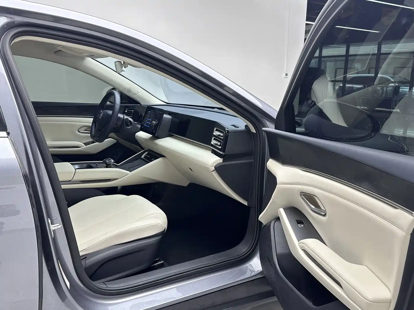 BYD Qin L 2024 2024 DM-i 80KM Leading Edition