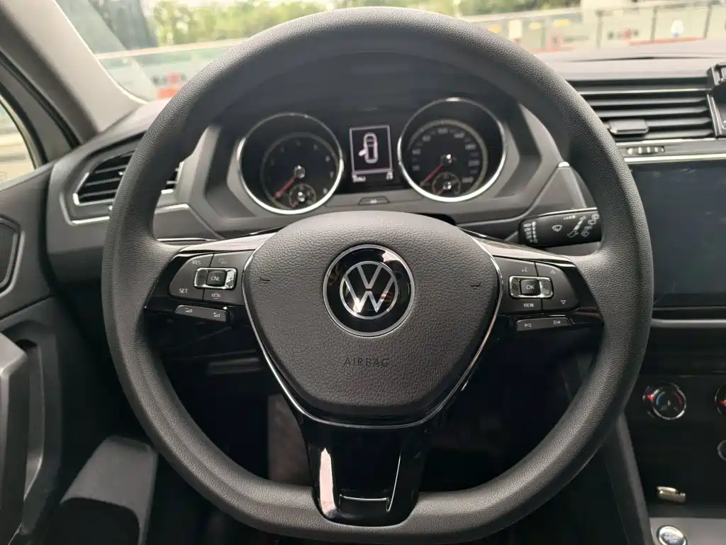 Фото 16 - Volkswagen Tiguan L