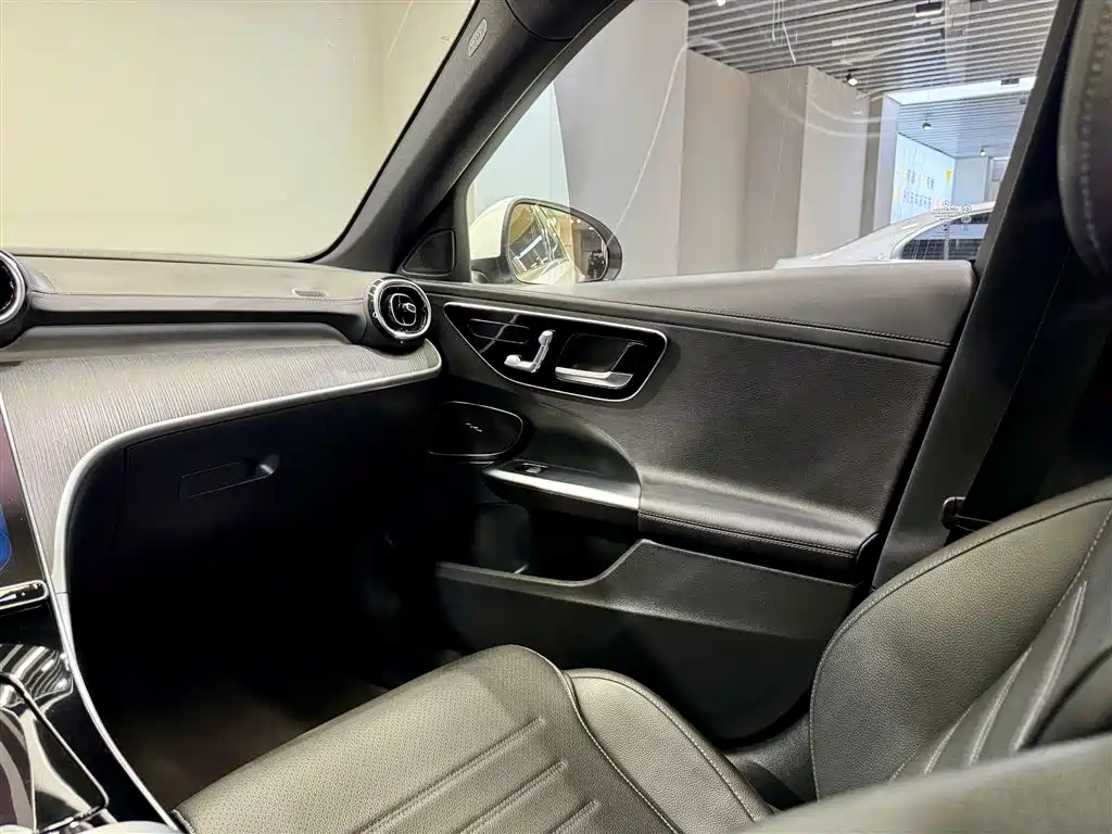 Mercedes-Benz C-Class 2022 Facelift C 200 L Sport фото 28