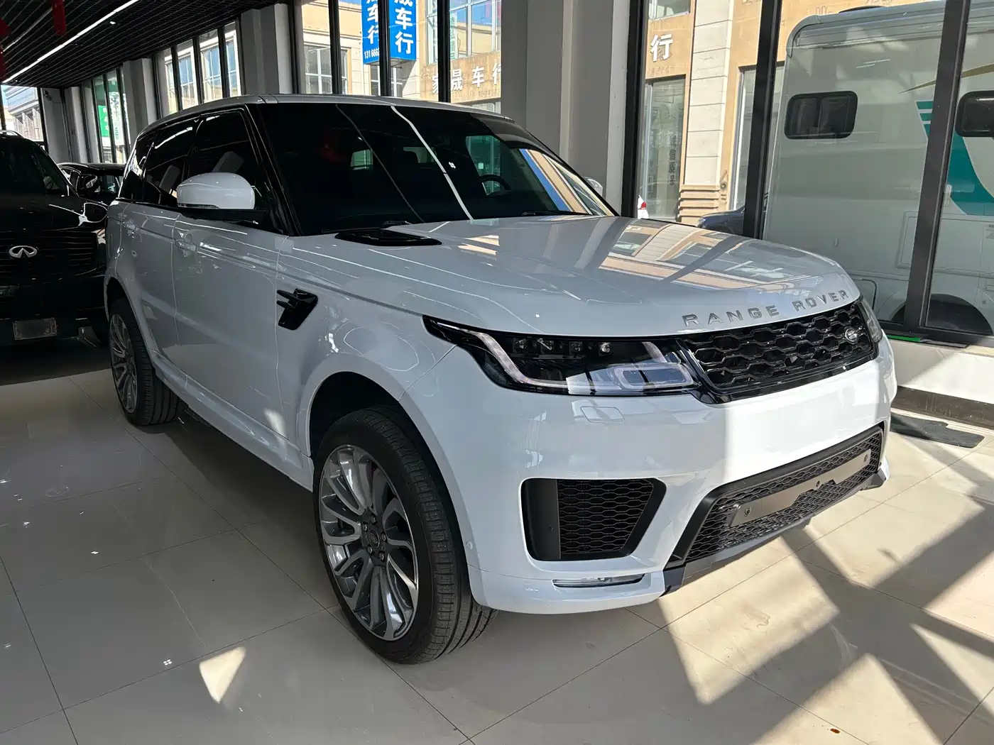 Land Rover Range Rover Sport 2014 5.0 SC V8 Dynamic Genesis Edition фото 3