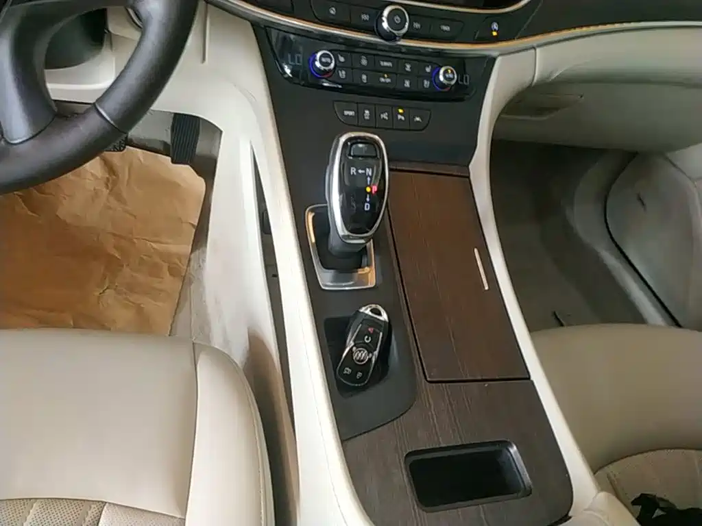 Фото 14 - Buick LaCrosse