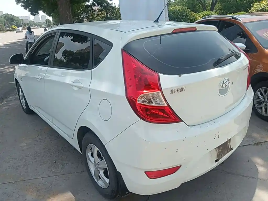 Hyundai Reina 2016 2016 1.4L Automatic GLX Leading