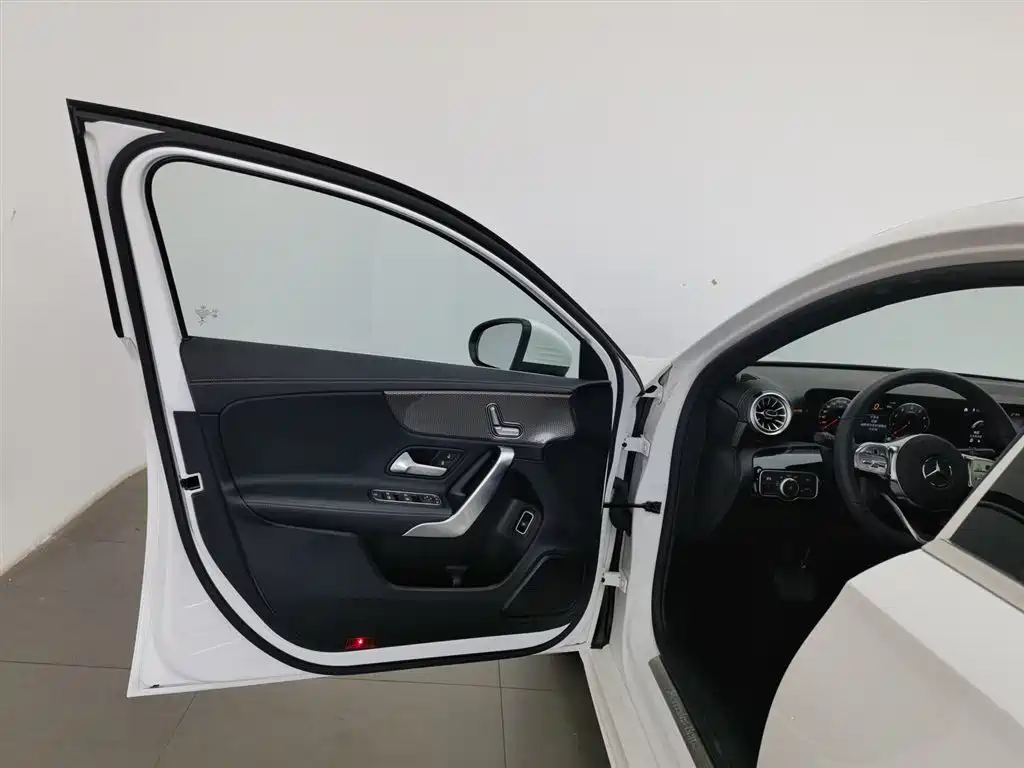Mercedes-Benz A-Class 2022 Facelift III A 200 L Sport Sedan Fashion фото 8