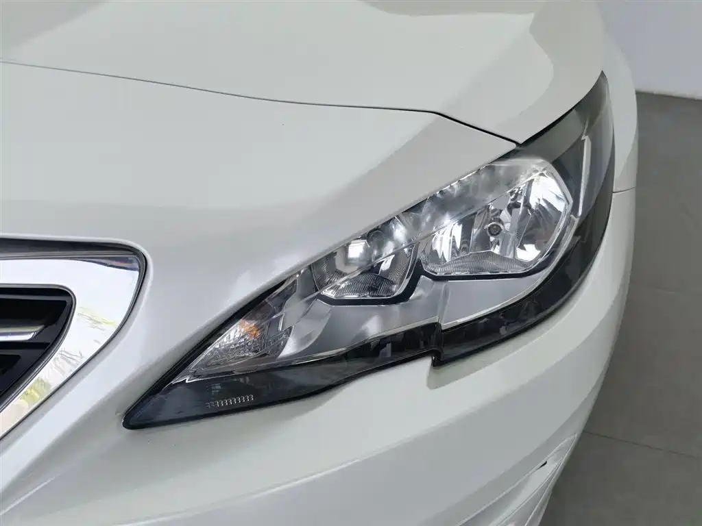Peugeot 408 2015 Model 1.2T Automatic Luxury Edition фото 7