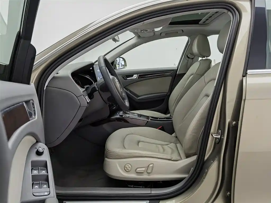Audi A4L 2011 2.0 TFSI Comfort фото 10