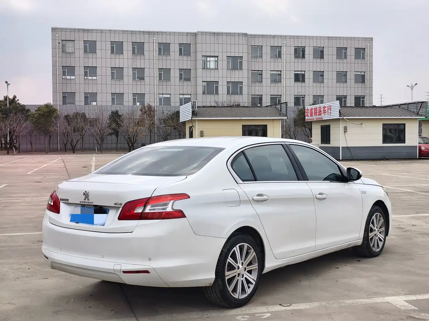 Peugeot 408 2015 Model 1.2T Automatic Luxury Edition фото 4