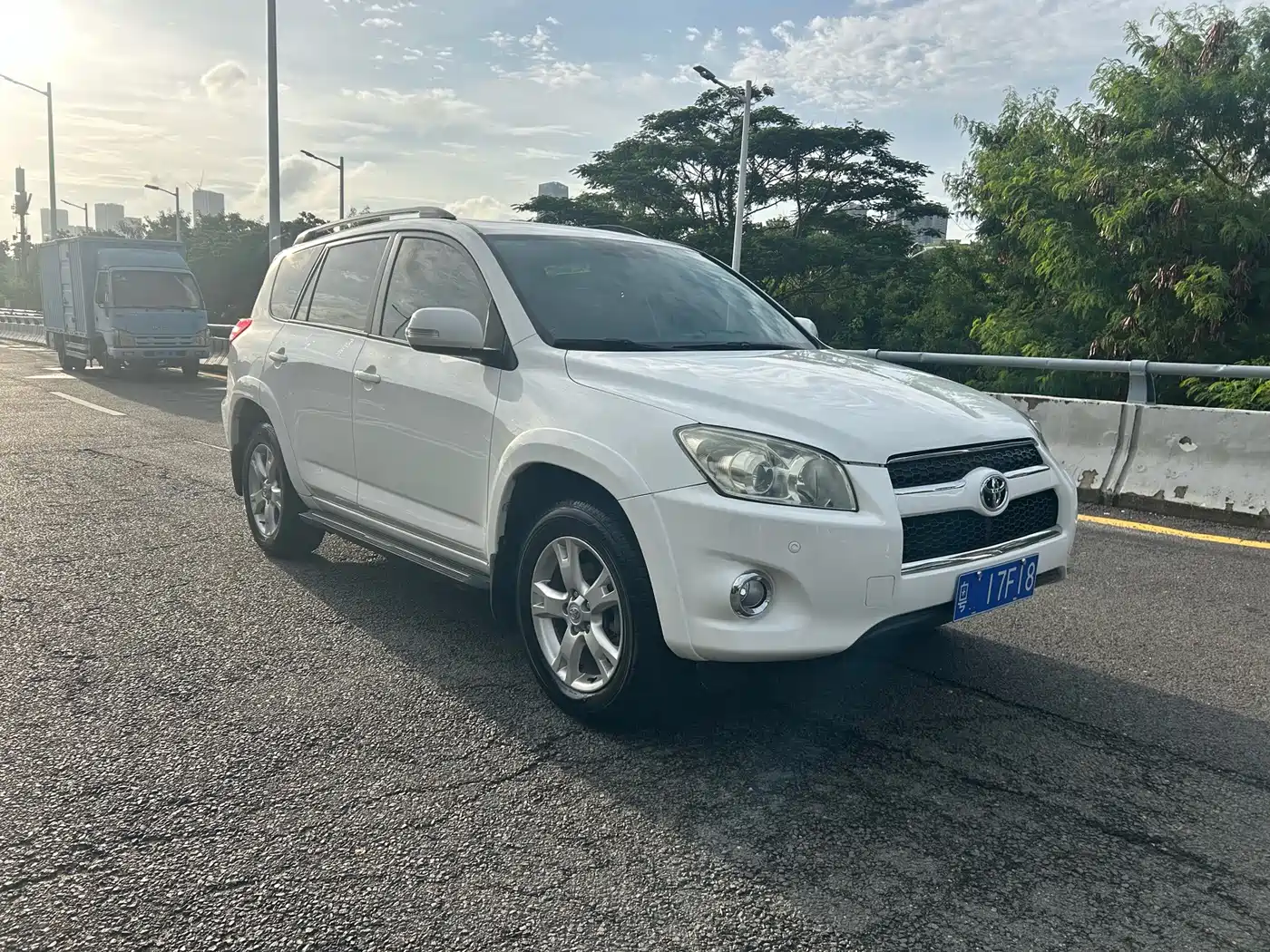 Photo 3 - Toyota RAV4 Rongfang
