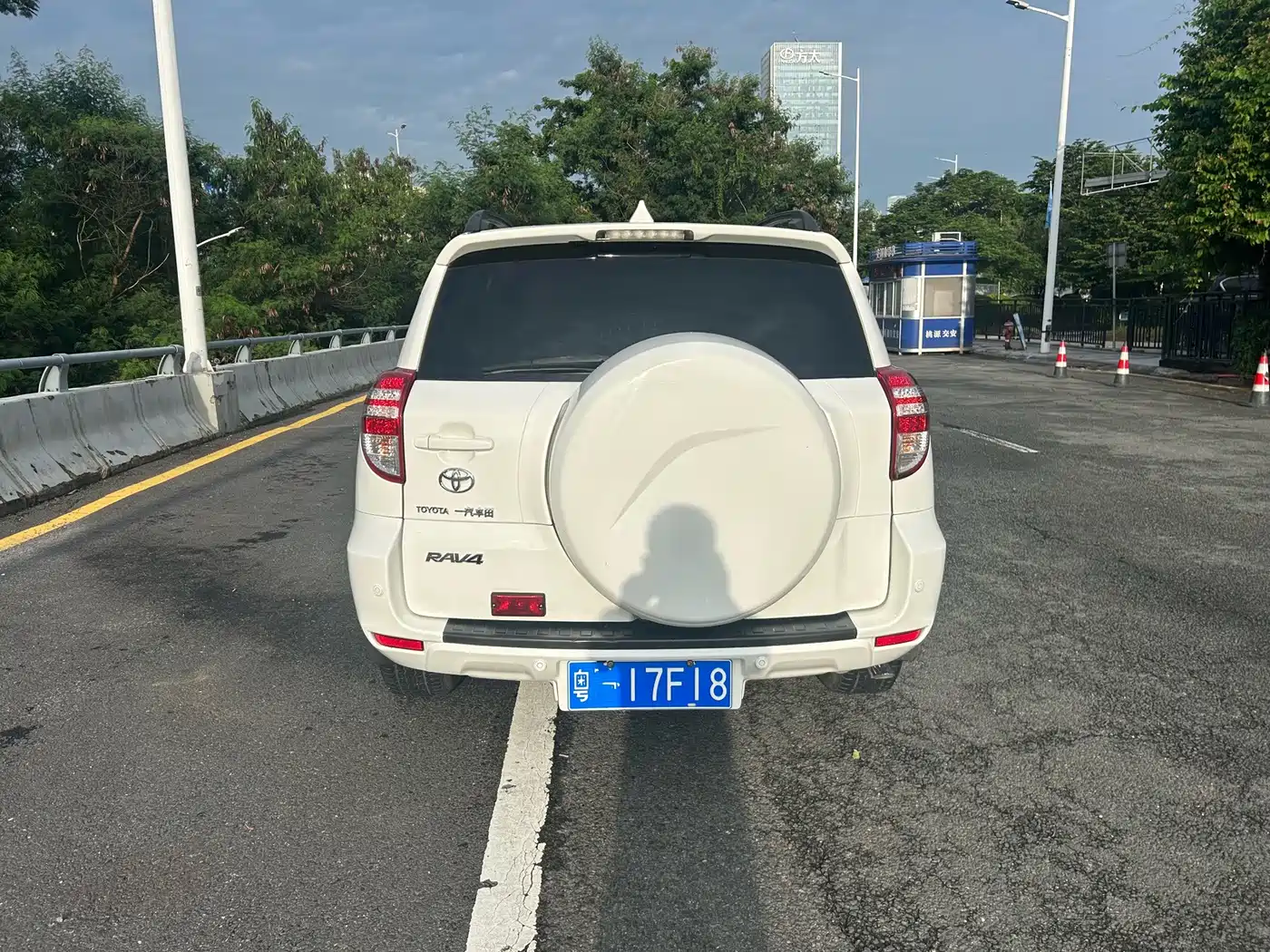 Photo 4 - Toyota RAV4 Rongfang