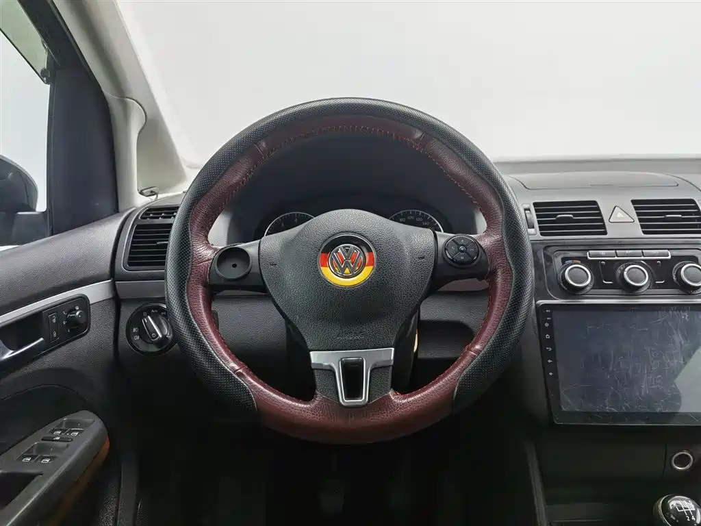 Volkswagen Touran 2015 1.4T Manual Trend Edition 5-seater фото 11