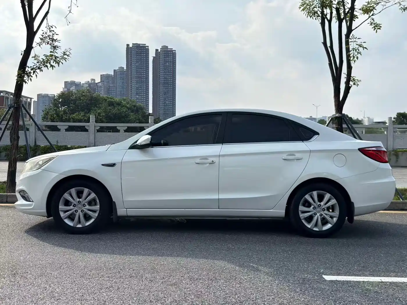 Фото 4 - Changan Eado