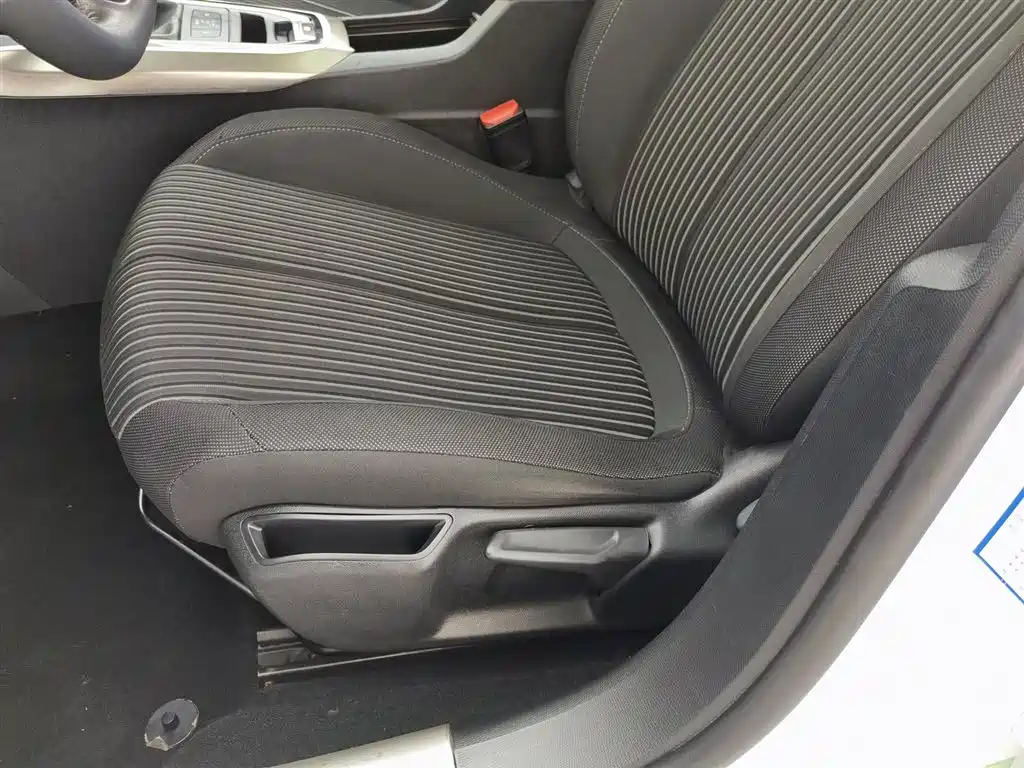 Peugeot 408 2015 Model 1.2T Automatic Luxury Edition фото 20