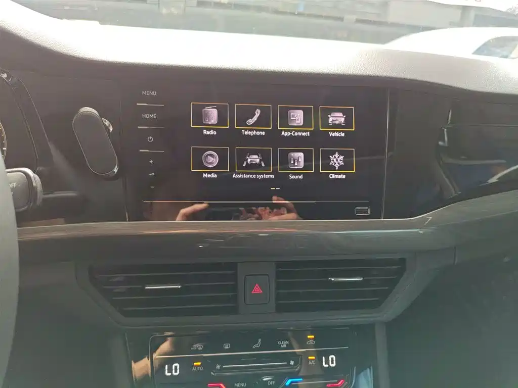 VOLKSWAGEN BORA