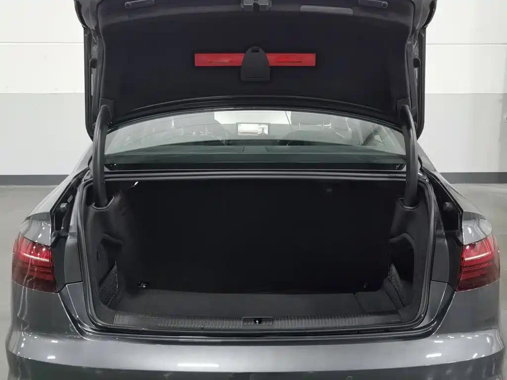 Фото 16 - Audi A4L