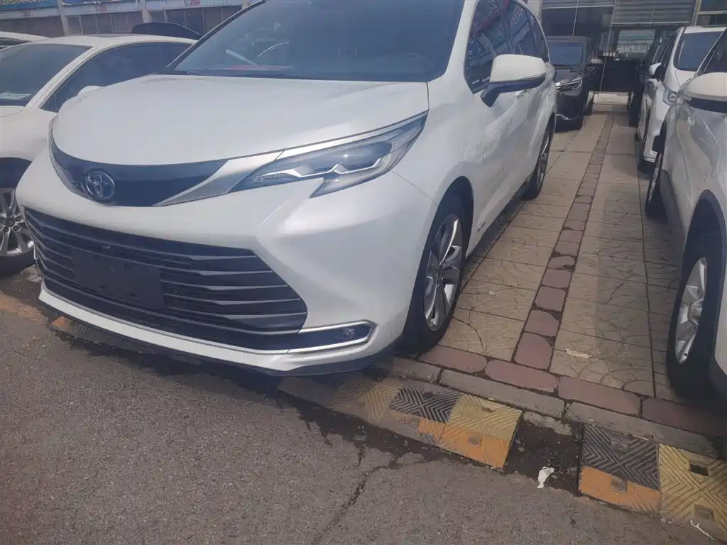 Toyota Sienna 2023 2.5L Hybrid Premium Edition фото 24