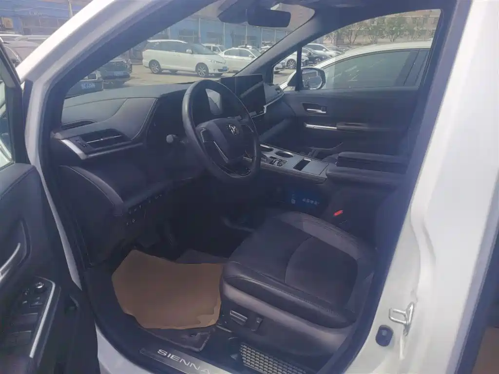 Toyota Sienna 2023 2.5L Hybrid Premium Edition фото 15