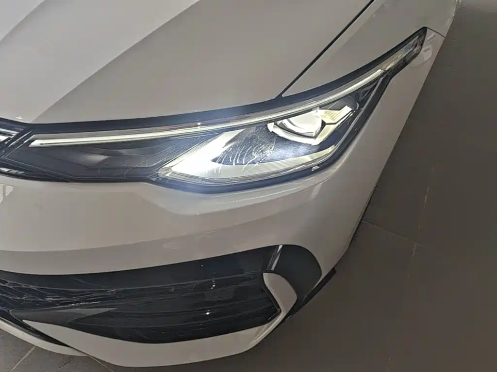 Volkswagen Golf 2025 2025 300TSI R-Line