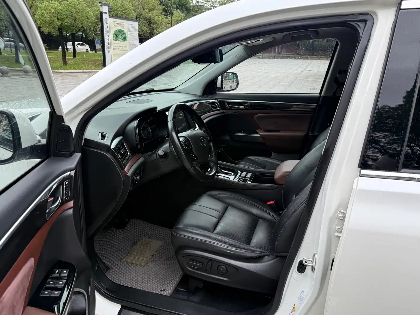 GAC Trumpchi Trumpchi GS8 2017 320T 2WD Luxury Smart Connect (7-seater) фото 4