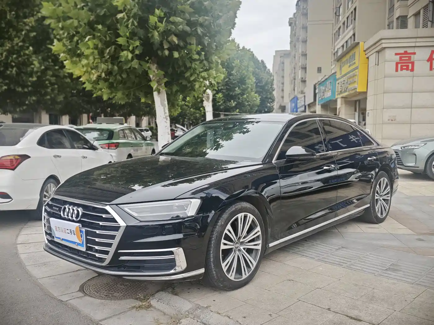 Фото 1 - Audi A8