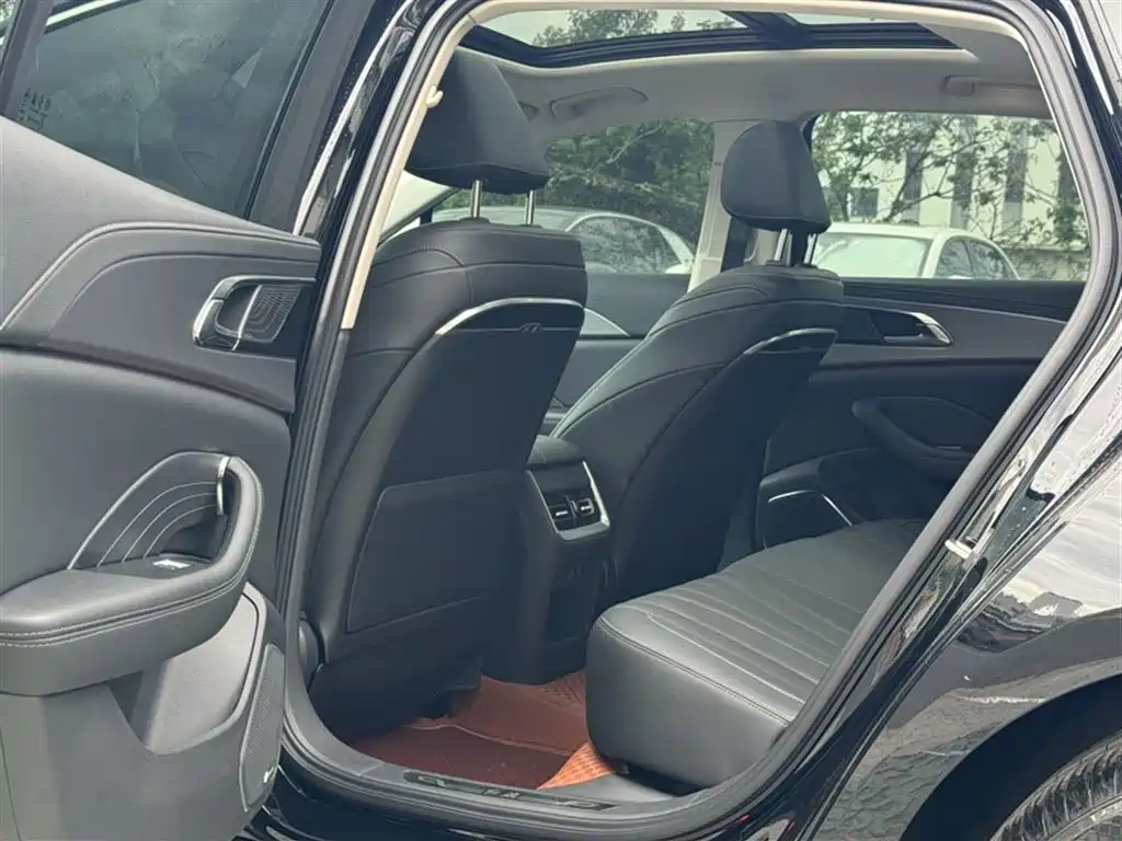 Hongqi H5 2024 2.0T Automatic Smart Connect Flag Smooth Edition фото 22