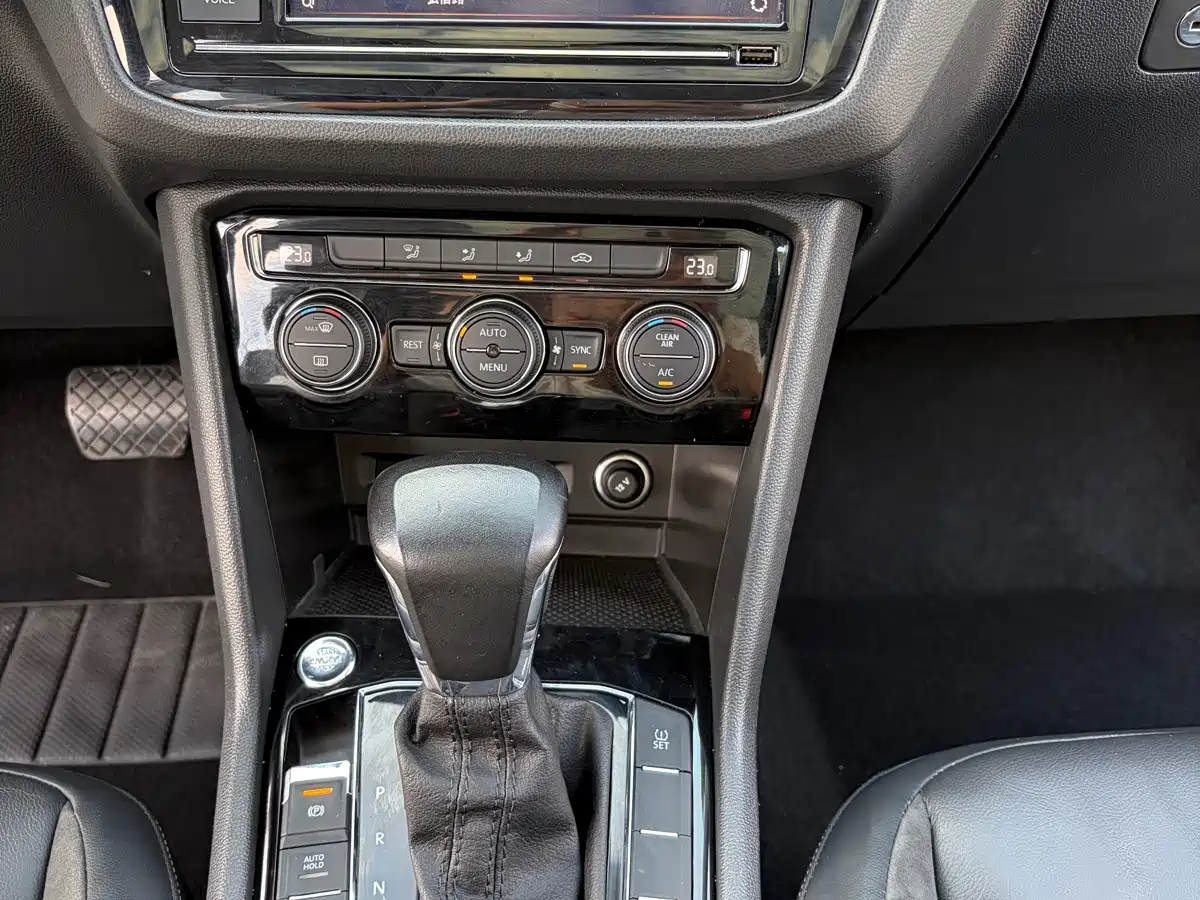 Volkswagen Tiguan L 2019 330TSI Automatic 2WD Panorama Comfort Edition China VI фото 14