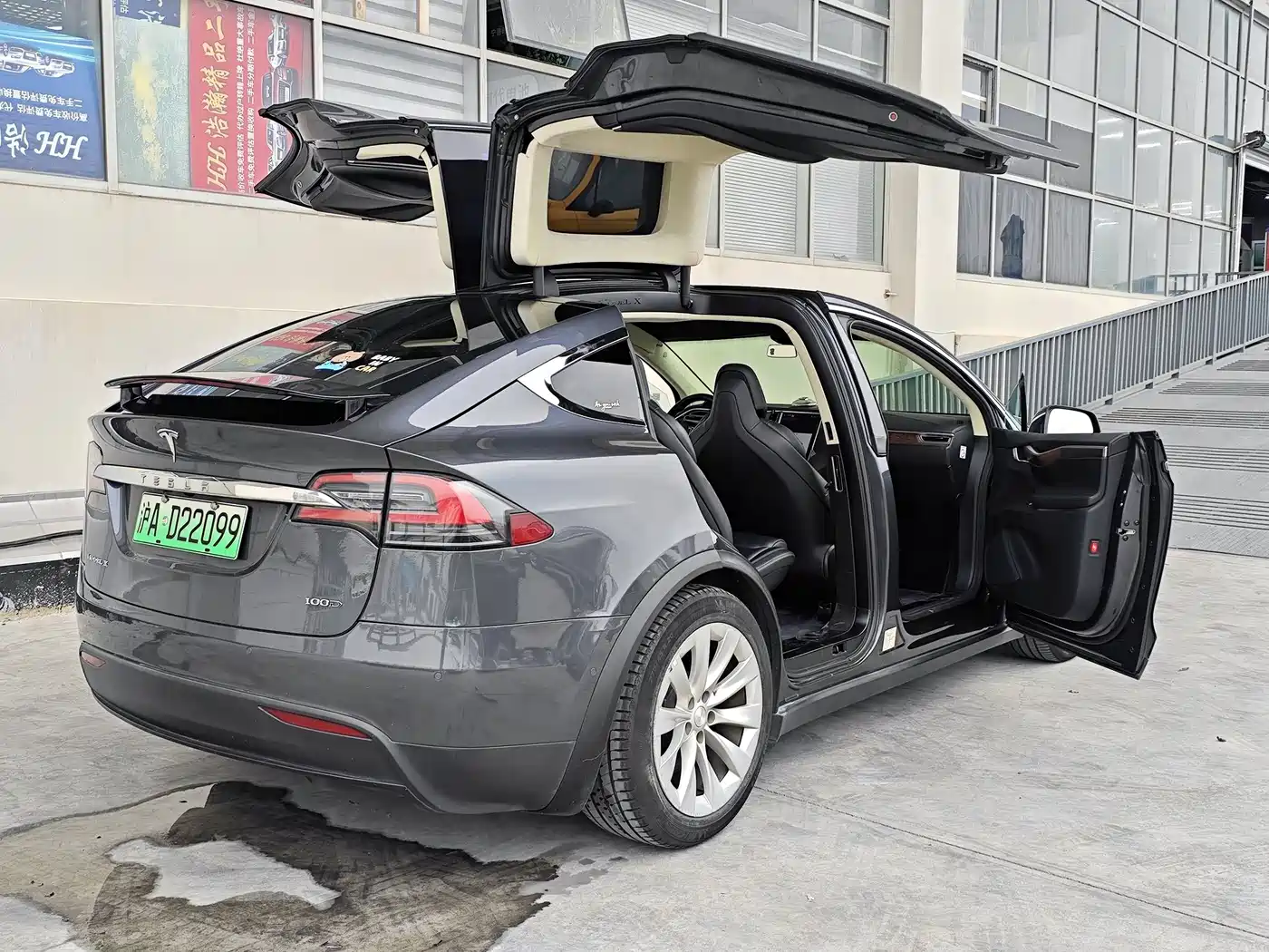 TESLA MODEL X