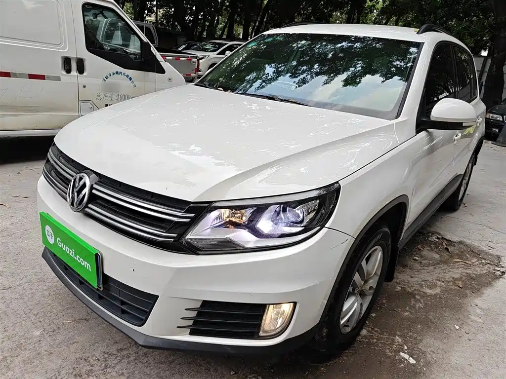 VOLKSWAGEN TIGUAN