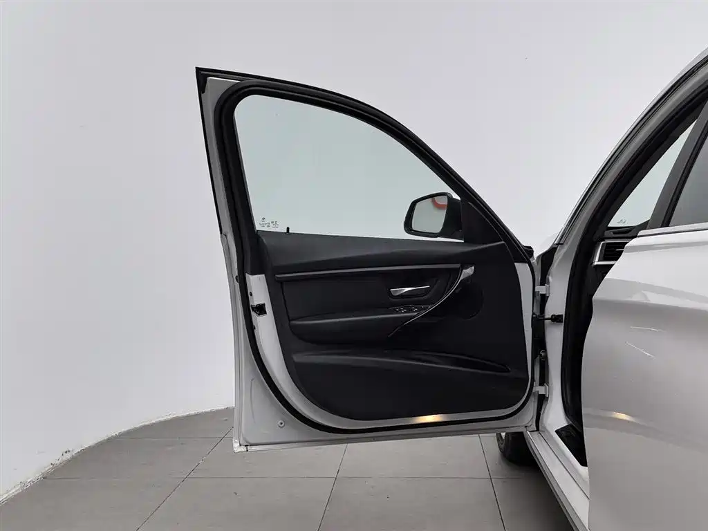BMW 3 Series 2017 320Li Fashion фото 8