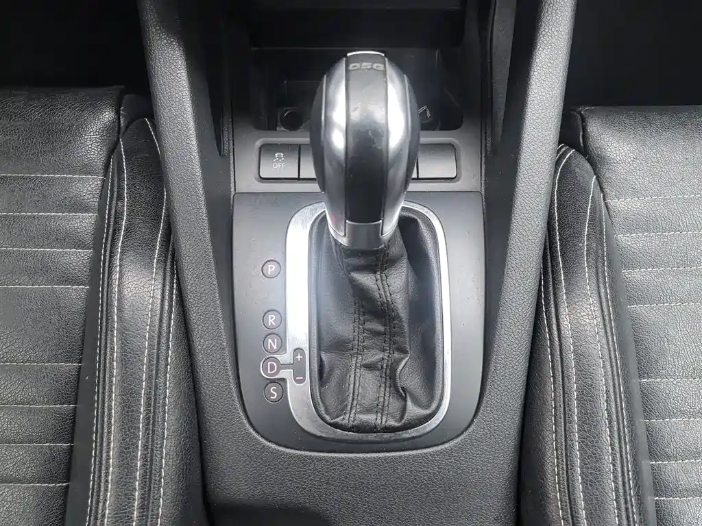Volkswagen Scirocco 2011 1.4TSI Single Turbo Style Edition фото 13