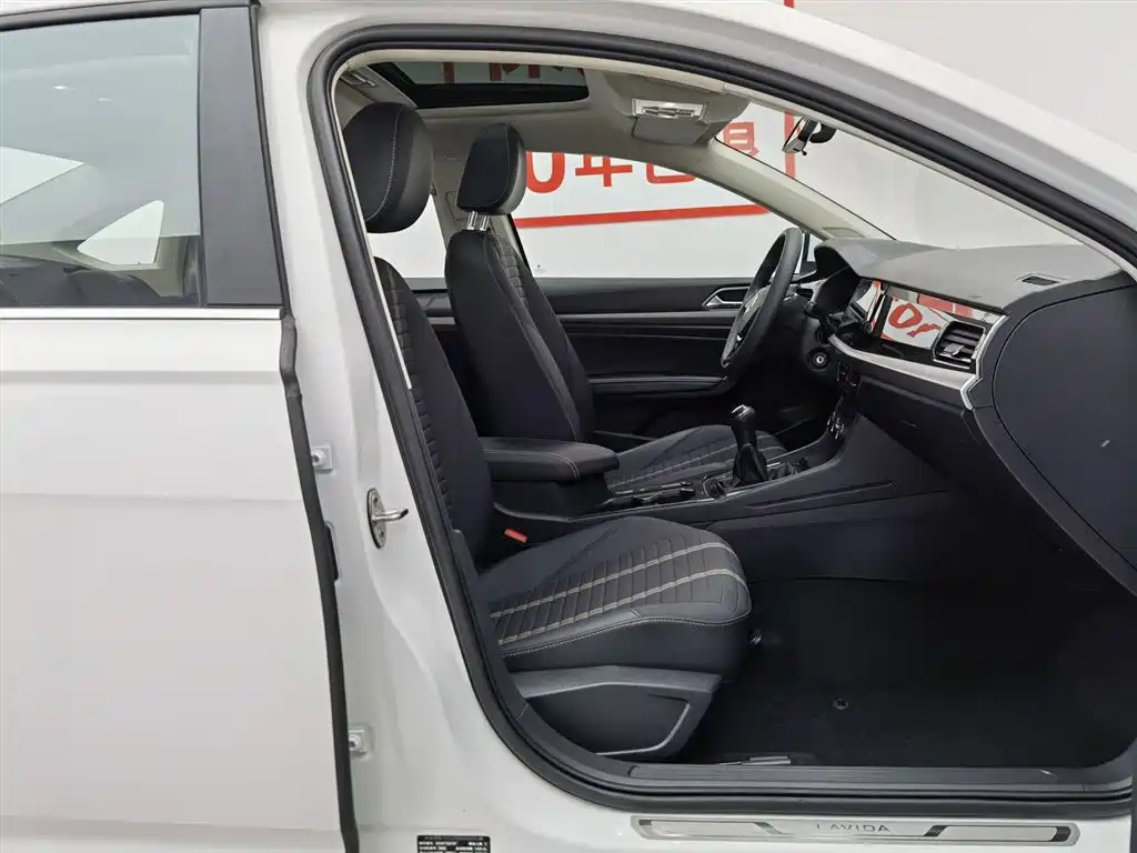 Volkswagen Lavida 2021 1.5L Manual Comfort Edition фото 23