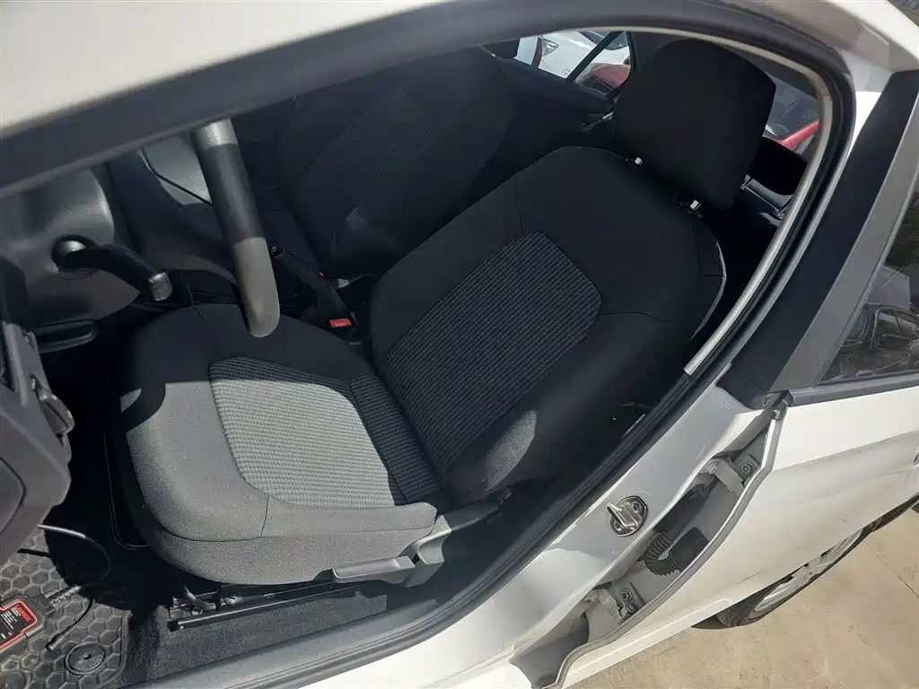 Volkswagen Santana 2016 1.6L Manual Trend Edition фото 15